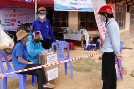 Công tác lấy mẫu, xét nghiệm COVID-19 trên địa bàn tỉnh Khánh Hòa (ảnh: Công Nguyên)