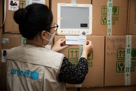 Anh và UNICEF hỗ trợ trang thiết bị y tế trị giá 500.000 Bảng cho Việt Nam