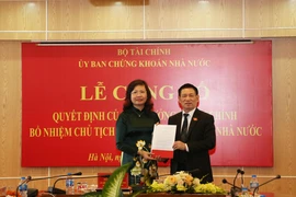 Bà Vũ Thị Chân Phương làm Chủ tịch Uỷ ban Chứng khoán Nhà nước
