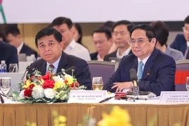 Phát triển kinh tế xanh, tránh việc "tăng trưởng trước, dọn dẹp sau"