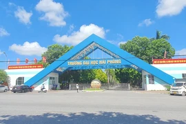 Đình chỉ công tác giảng viên bị tố quấy rối nữ sinh