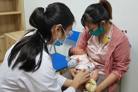 Trẻ dưới 24 tháng tuổi cần khám sức khỏe định kỳ liên tục