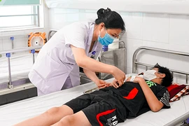 Trẻ mắc sốt xuất huyết phải nhập viện gia tăng