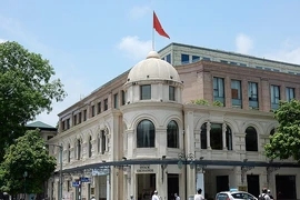 Dùng hình ảnh Sở Giao dịch Chứng khoán Việt Nam để lừa đảo