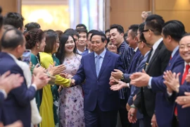 Thủ tướng: Doanh nhân Việt Nam cần tiếp tục 'vươn xa ra biển'