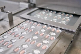 Thuốc trị COVID-19 của Pfizer Paxlovid sản xuất tại Ascoli, Ý. Ảnh chụp ngày 16-11-2021. Ảnh: REUTERS