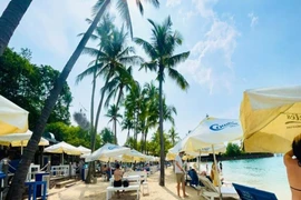 Quán Coastes Bar tại bãi biển Siloso, Singapore. Ảnh: COASTES