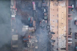 VIDEO: Cận cảnh vụ cháy kho container kinh hoàng ở Bangladesh