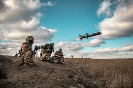 VIDEO: Ukraine bắn cháy xe tăng Nga bằng tên lửa Javelin