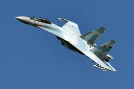 VIDEO: Cận cảnh Nga triển khai tiêm kích hạng nặng Su-35S 