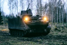 VIDEO: Lính Nga bắn 'rát', thu được xe thiết giáp do Mỹ sản xuất của Ukraine 
