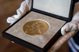 Nobel Vật lý 2022: Vinh danh 3 nhà khoa học Pháp, Mỹ, Áo 