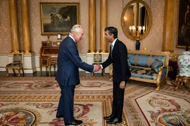 Vua Charles III bổ nhiệm ông Rishi Sunak làm Thủ tướng Anh