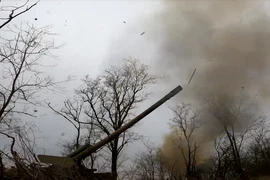 VIDEO: Cận cảnh Nga triển khai pháo Giatsint-B nhắm vào mục tiêu Ukraine