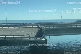 Cầu Crimea bị UAV tấn công, Nga-Ukraine tố nhau là thủ phạm