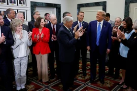 Ông Trump gặp các nghị sĩ Cộng hoà gần Điện Capitol 