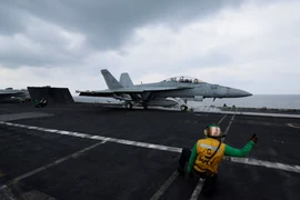 Mỹ lên tiếng thông tin tàu sân bay Eisenhower bị Houthis tấn công 