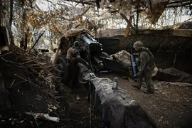 Chiến sự Nga-Ukraine 10-12: Sân bay quân sự, đường sắt Ukraine bị tấn công; Ông Zelensky cân nhắc tiếp nhận lực lượng gìn giữ hòa bình
