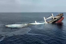 Mỹ: Houthis bắt thủy thủ làm con tin sau khi tấn công tàu trên Biển Đỏ