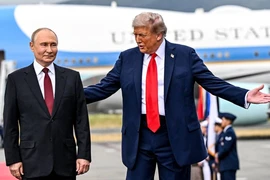 Video: Khoảnh khắc ông Putin cười và nói tiếng Anh trong cuộc họp báo với ông Trump