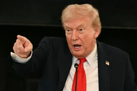 Ông Trump đăng video Hải quân Mỹ phá tàu ngầm nghi chở ma túy ở Caribe 