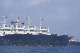 Nhóm tàu dân quân biển của Trung Quốc neo đậu trái phép khu vực đá Ba Đầu. Ảnh: PHILIPPINE COAST GUARD