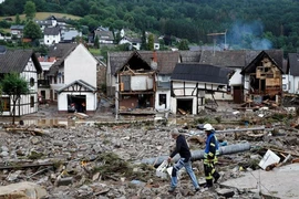 Nhiều ngôi nhà ở thị trấn Schuld, bang Rheinland-Pfalz, Đứcbị tàn phá sau cơn lũ. Ảnh: REUTERS