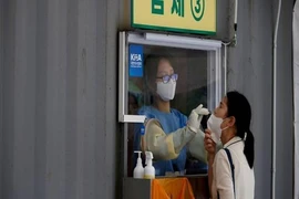 Xét nghiệm COVID-19 tại Hàn Quốc. Ảnh: REUTERS