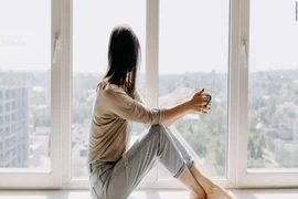 Một số người đã quen với việc sống ở nhà và không muốn từ bỏ những mặt tích cực của việc dành nhiều thời gian hơn ở nhà. Ảnh: CNN