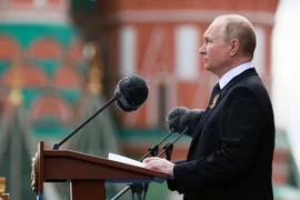 Tổng thống Nga Vladimir Putin phát biểu tại Quảng trường Đỏ ngày 9-5. Ảnh: SPUTNIK