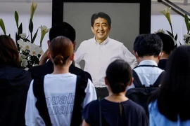 Người dân Nhật đến viếng cố Thủ tướng Abe Shinzo tại đền Zojoji ở thủ đô Tokyo. Ảnh: REUTERS