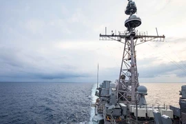 Tàu tuần dương mang tên lửa dẫn đường USS Chancellorsville. Ảnh: CNN