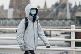 Làn sóng COVID-19 mới phủ bóng châu Á