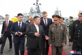 Ông Kim Jong-un thảo luận tăng cường quan hệ quốc phòng với Nga