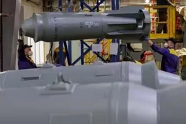 Sự tàn phá kinh hoàng của bom FAB-1500 Nga và nỗi sợ của lính Ukraine 