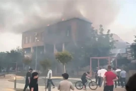 VIDEO: Giáo đường Do Thái và nhà thờ Chính thống giáo ở Nga bị tấn công, nhiều thương vong