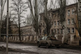 Chiến sự Nga-Ukraine 5-7: Nga tấn công rát loạt tỉnh Ukraine; Lính Kiev thối lui một chiến tuyến quan trọng ở Donetsk