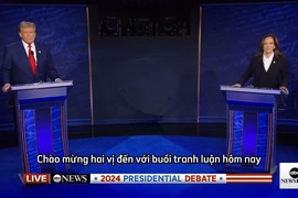 VIDEO: Bà Harris chủ động tiến đến bắt tay ông Trump trước phiên tranh luận