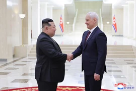 Chùm ảnh: Ông Kim Jong-un tiếp Bộ trưởng Quốc phòng Nga
