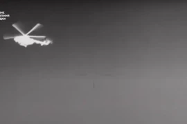 VIDEO: Xuồng không người lái Ukraine lần đầu hạ trực thăng Mi-8 Nga trên Biển Đen