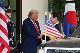 ẢNH-VIDEO: Ông Trump tiếp đón Tổng thống Hàn Quốc, cùng dự thượng đỉnh ở Nhà Trắng