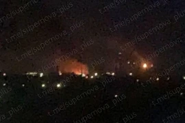 Ukraine tấn công nhà máy lọc dầu và loạt mục tiêu quân sự Nga