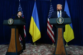 Ông Trump nói những gì trong 3 giờ tiếp ông Zelensky và 1 tiếng điện đàm ông Putin?