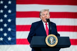 Ông Trump nâng mức thuế quan áp toàn cầu từ 10% lên 15%
