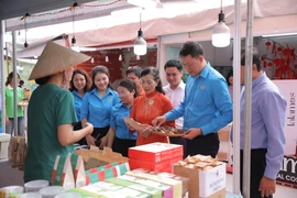 Dành 3 tỉ đồng hỗ trợ 6.000 người lao động mua sắm dịp Tết