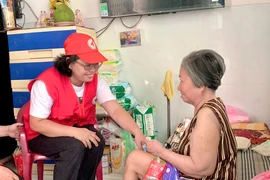 Trao 1.500 chiếc bánh tét cho người có hoàn cảnh khó khăn