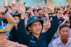 Hơn 100.000 chiến sĩ khởi động 'Kỳ nghỉ hồng' và 'Hành quân xanh' 2025