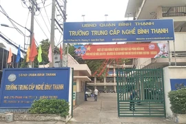 Giáo viên Trường Trung cấp nghề đã nhận 1 phần lương bị nợ kéo dài