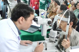 TP.HCM: Hơn 200 người cao tuổi được khám mắt miễn phí