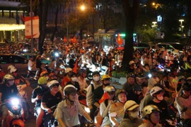 TP.HCM: Biển người đổ ra đường mừng U22 Việt Nam giành huy chương vàng SEA Games 33